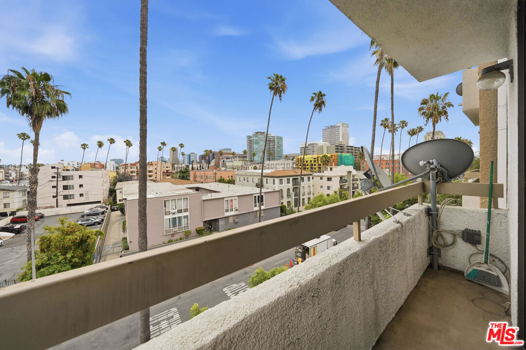 533 S St Andrews Place 313