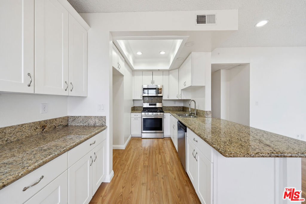 533 S St Andrews Place 313