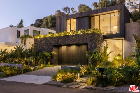 Photo of 3710 Goodland Avenue, Studio City, CA 91604 (MLS # 26102112)