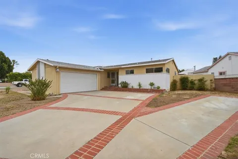 MLS: SR26081105