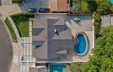 Photo of 13633 Delano Street, Valley Glen, CA 91401 (MLS # SR26042427)