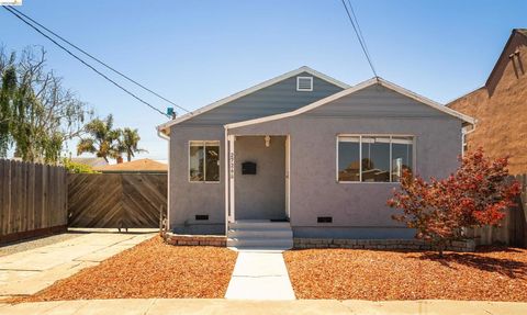 Photo of 2726 Rheem Ave, Richmond, CA 94804 (MLS # 41135619)