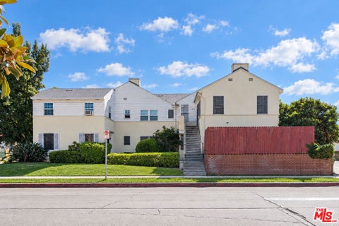 Photo of 1036 S Genesee Avenue, Los Angeles, CA 90019 (MLS # 26871721)