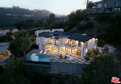 Photo of 2608 Zorada Drive, Los Angeles, CA 90046 (MLS # 26669877)