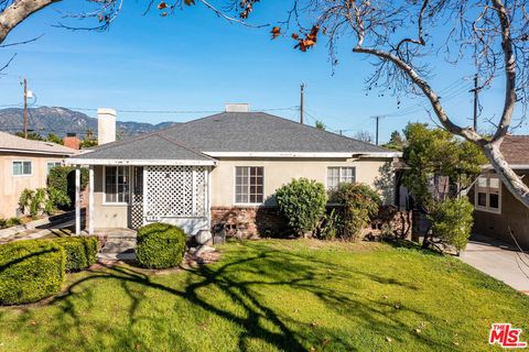 Photo of 340 S Lomita Street, Burbank, CA 91506 (MLS # 26643991)