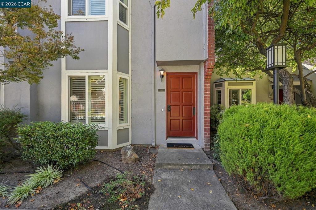 30 Sierra Ln