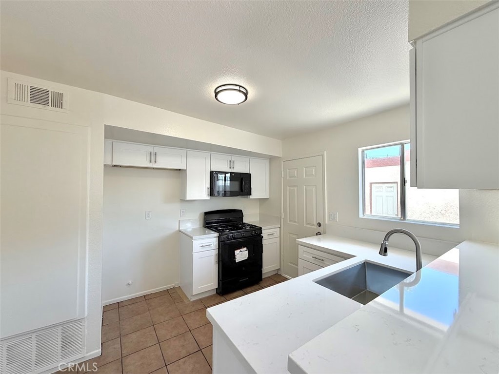 345 N Eucalyptus Avenue 1