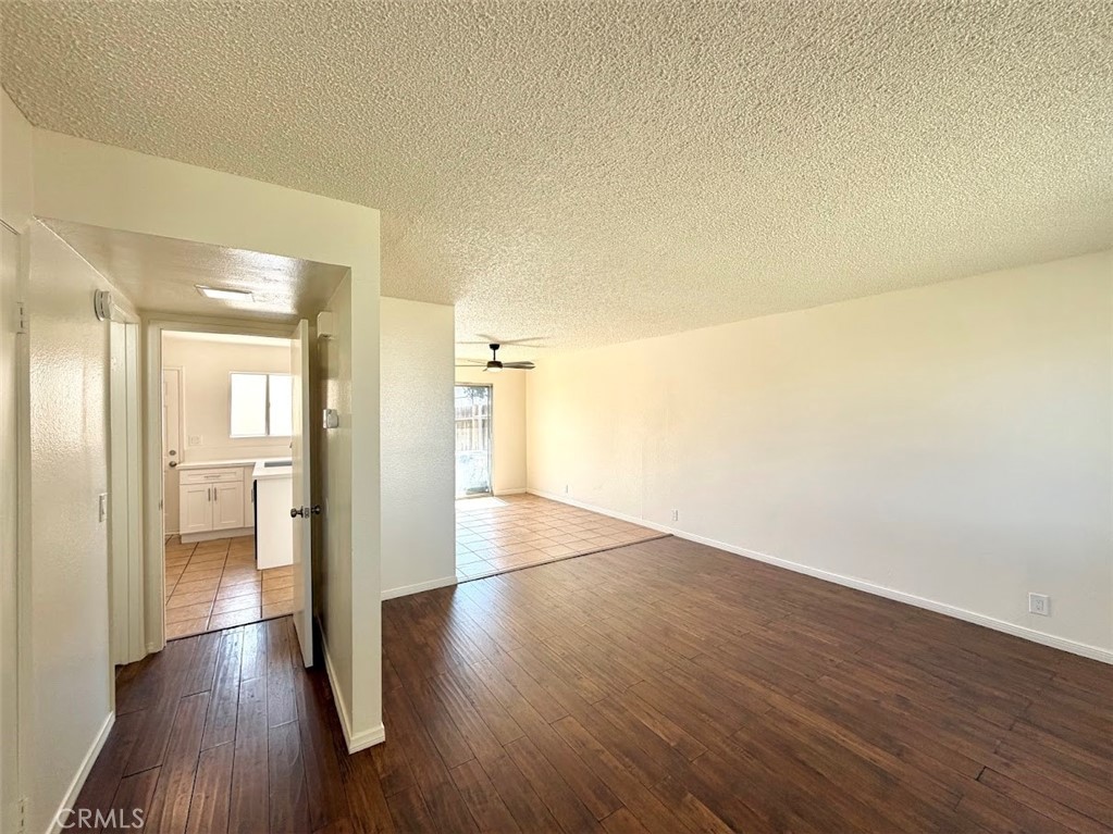 345 N Eucalyptus Avenue 1