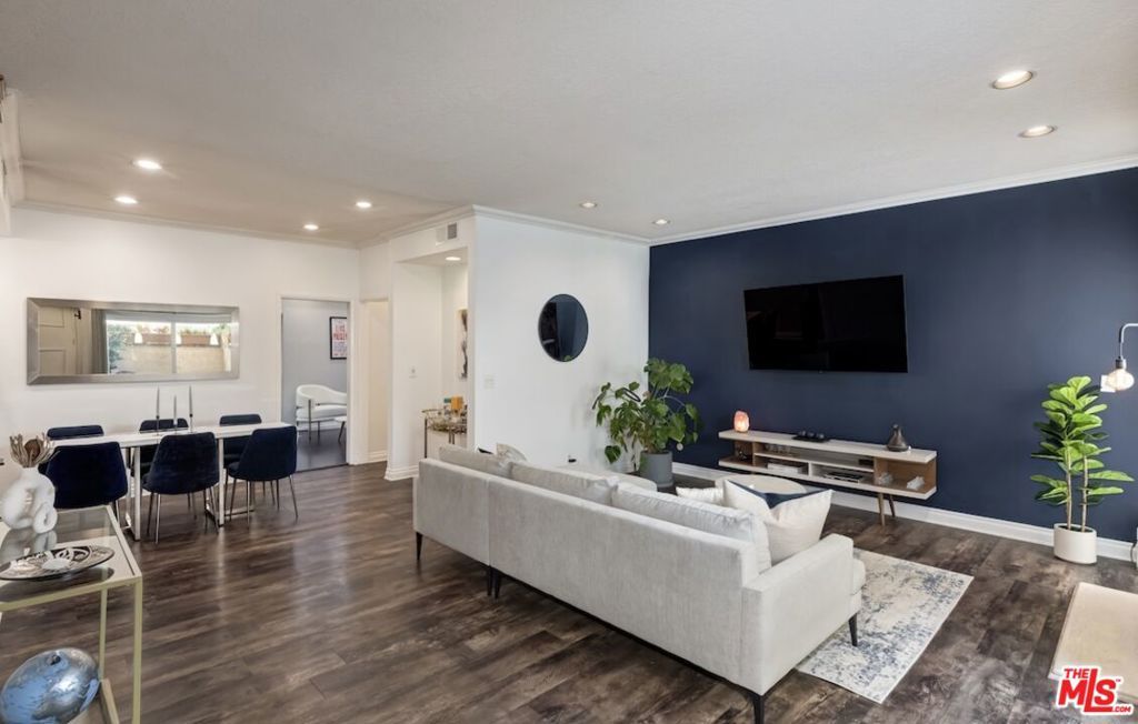 Photo of 5139 Balboa Boulevard #11, Encino, CA 91316 (MLS # 26716233)