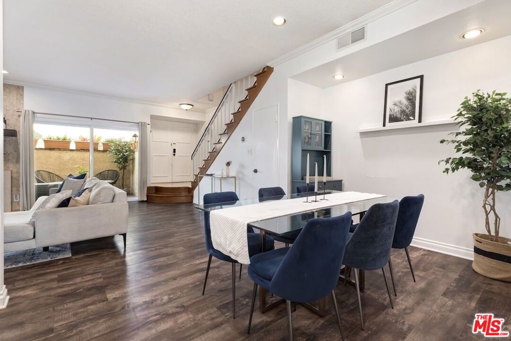 5139 Balboa Boulevard