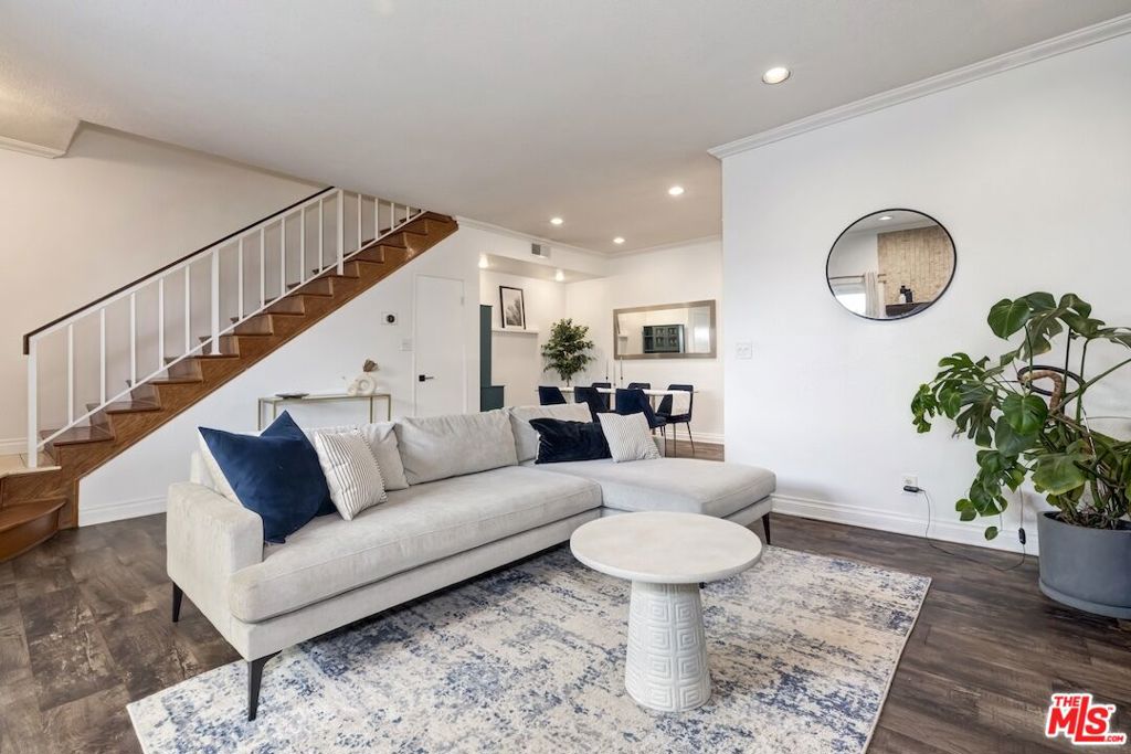 5139 Balboa Boulevard 11, Encino CA 91316