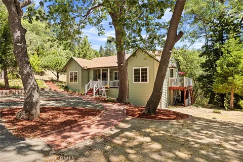 1 Sunny Slope Dr, Running Springs, CA 92382 - MLS#: IG25150339