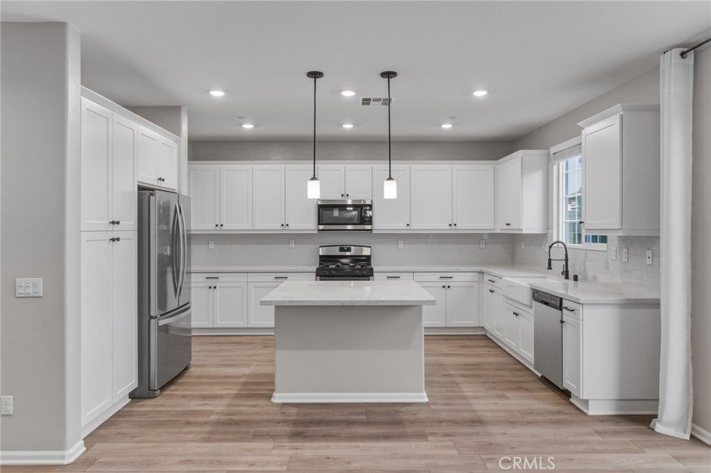 12535 Ava Loma