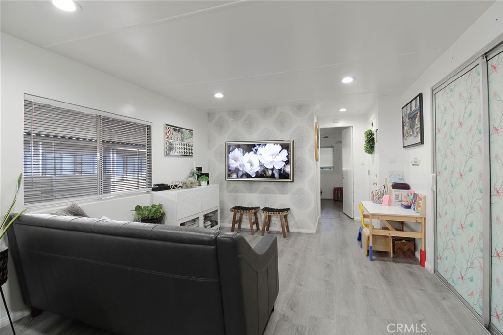 11401 Topanga Canyon 80