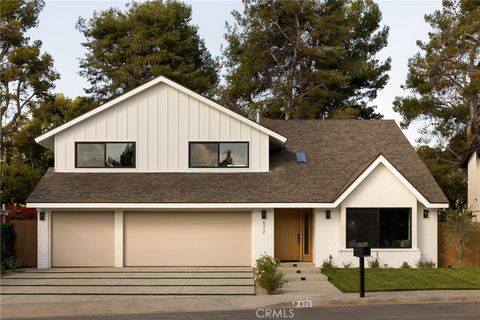 Photo of 872 Liard Pl, Costa Mesa, CA 92626 (MLS # OC25257592)