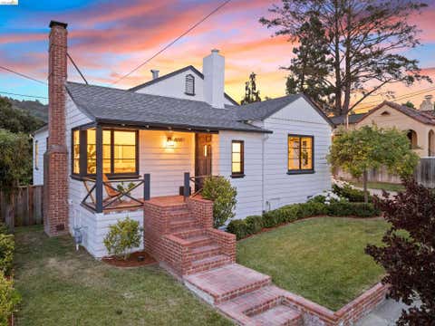 Photo of 4638 Reinhardt Dr Dr, Oakland, CA 94619 (MLS # 41136494)