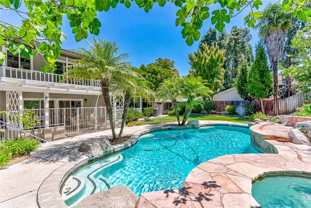 530 W Wedgewood