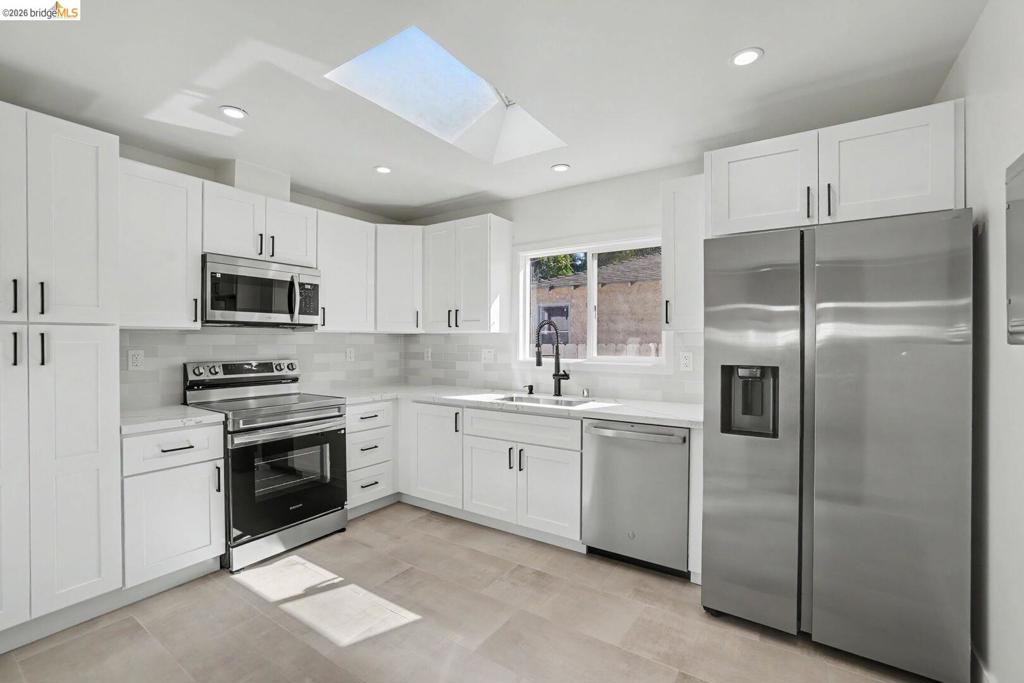 952 105th AVE AVE, Oakland CA 94603