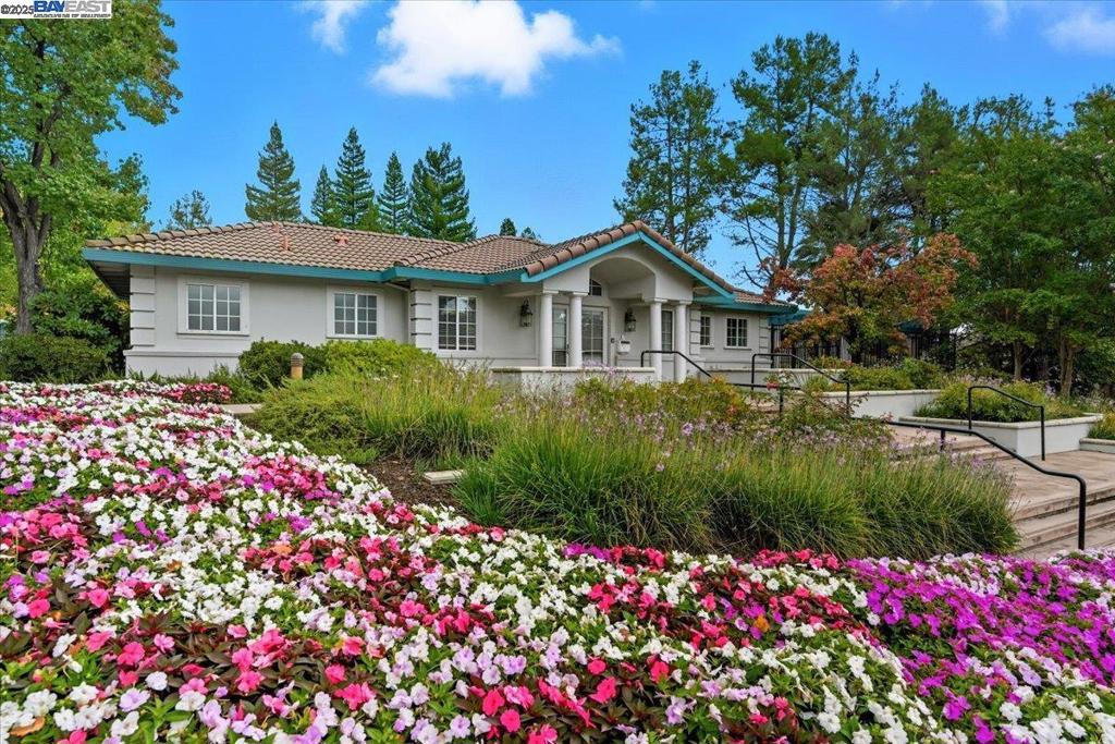 SHADOW CREEK - Residential