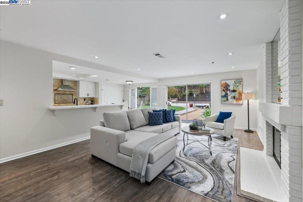 SHADOW CREEK - Residential