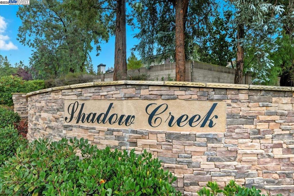 SHADOW CREEK - Residential