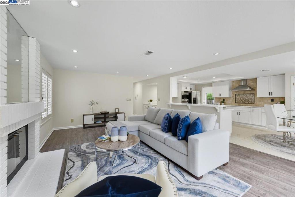 SHADOW CREEK - Residential