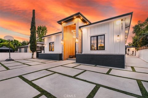 Photo of 6207 Babcock AVE, North Hollywood, CA 91606 (MLS # SR26097560)