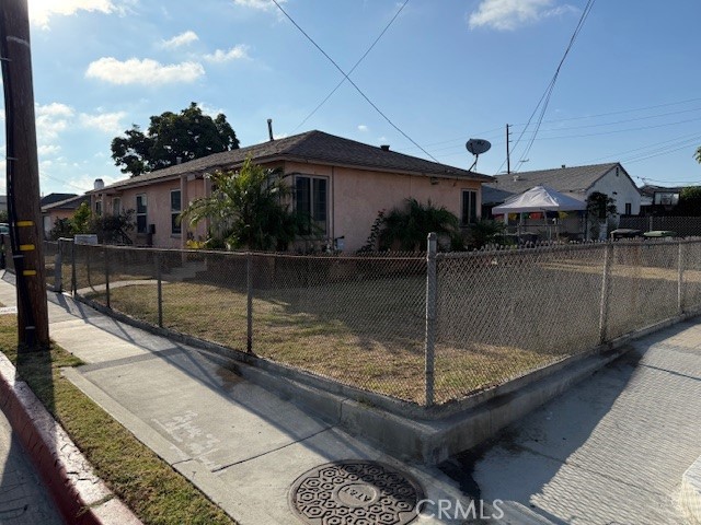 An excellent investment in the City of Inglewood. Great corner duplex lot. Each unit is independent with its own gated entrance, yard, open patio area and single car garage. It's located a few minutes to the SOFI Stadium, Intuit Dome, Hollywood Park Casino and Kia Forum. Each unit has Cental Heat and air for convenience. The property is in good condition with long term tenants. Conveniently located across Dolores Huerta Elementary School.