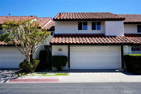 Photo of 1318 Applecross Ln, Huntington Beach, CA 92648 (MLS # OC26073868)