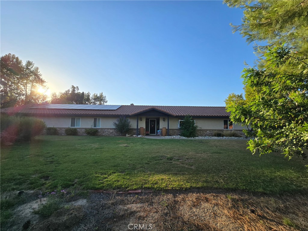 Delight in this well-appointed 3-bedroom, 2.5-bath home nestled on over an acre within the serene Meadow View HOA. Enjoy solar panels, low HOA dues, and ample outdoor space perfect for gardening, entertaining—or even horses. Minutes from shopping and dining, yet surrounded by scenic trails, pools, and true countryside living.