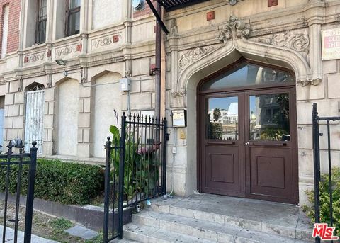 Photo of 526 S Oxford Avenue #100, Los Angeles, CA 90020 (MLS # 26837901)
