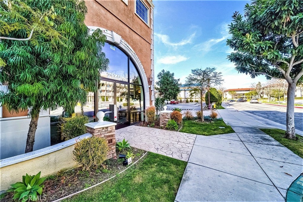 21345 Hawthorne 201