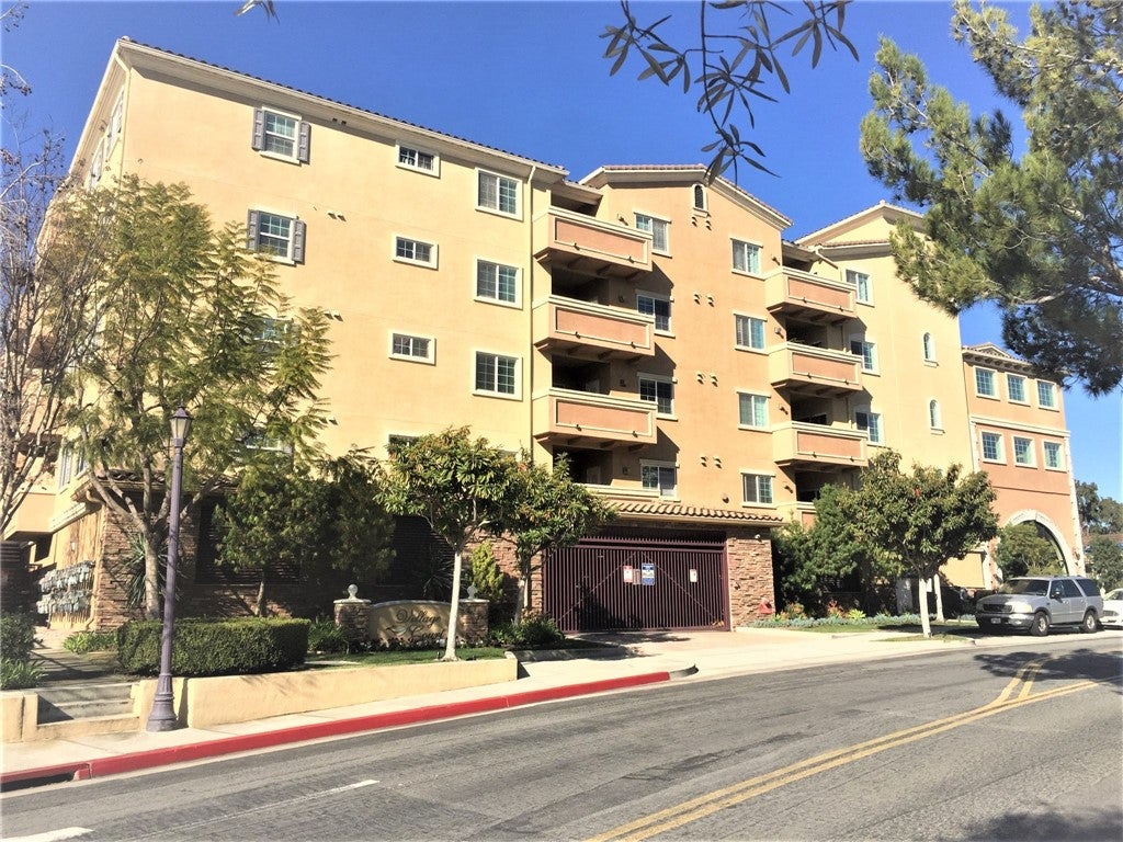 21345 Hawthorne 201