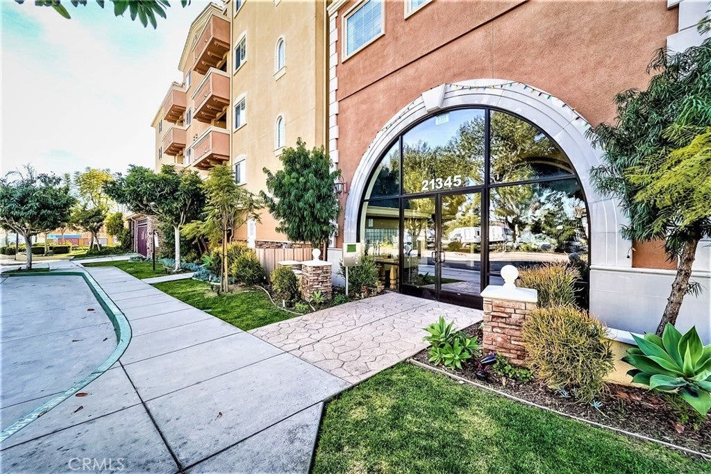 21345 Hawthorne 201