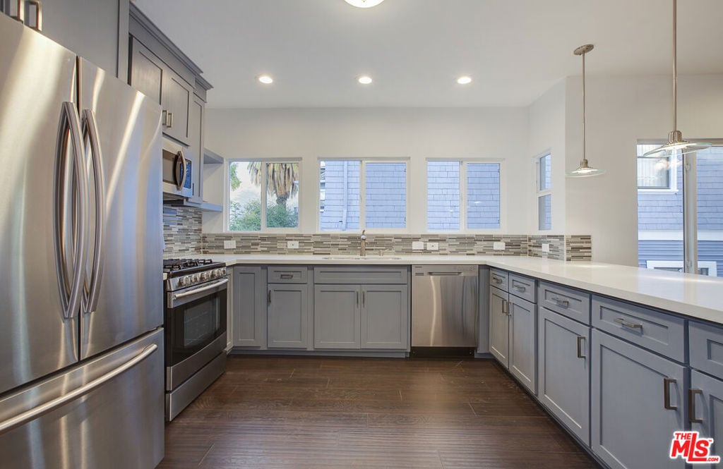 2765 W 8th Street