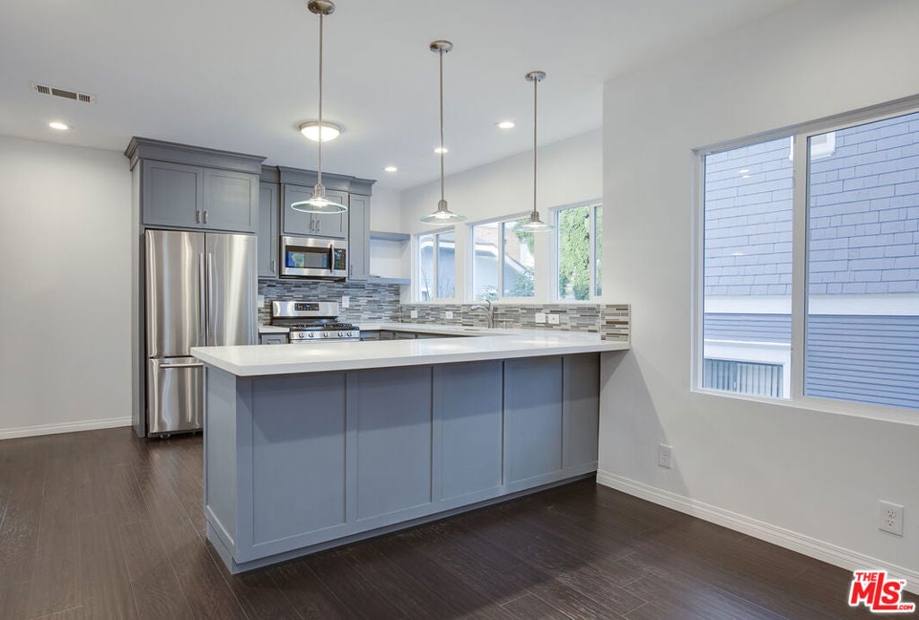 2765 W 8th Street