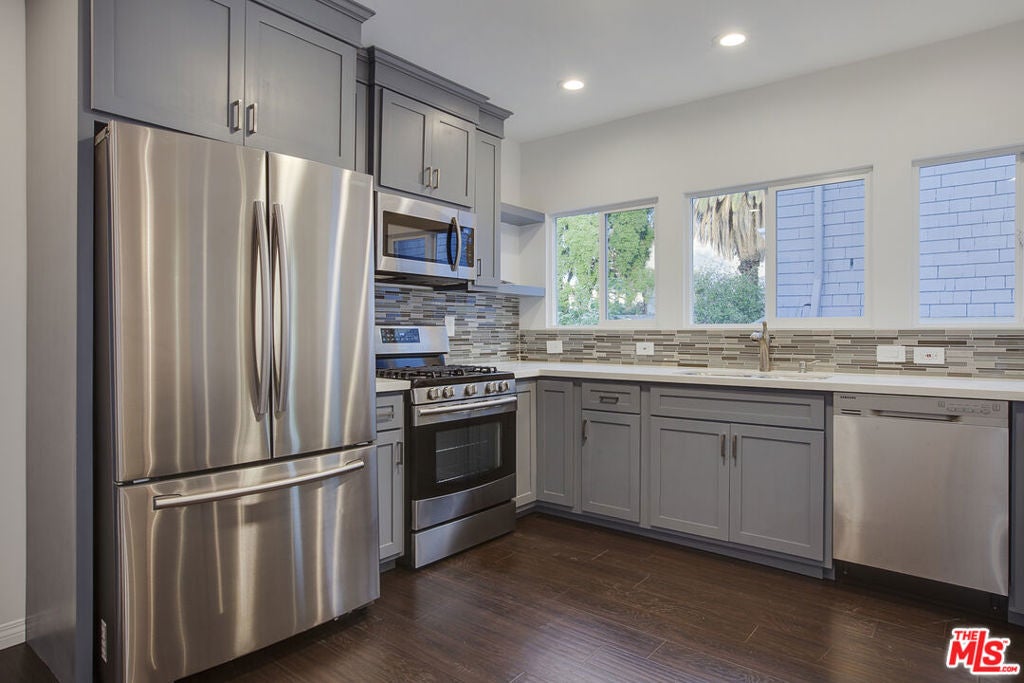 2765 W 8th Street