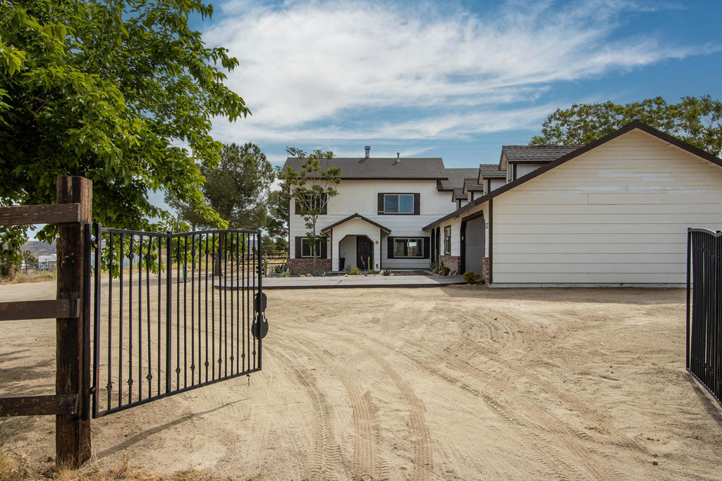 5523 Tom Mix Road