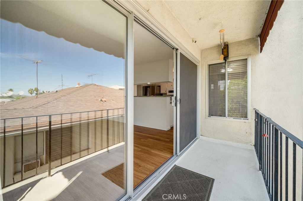 372 Carroll Park E 305