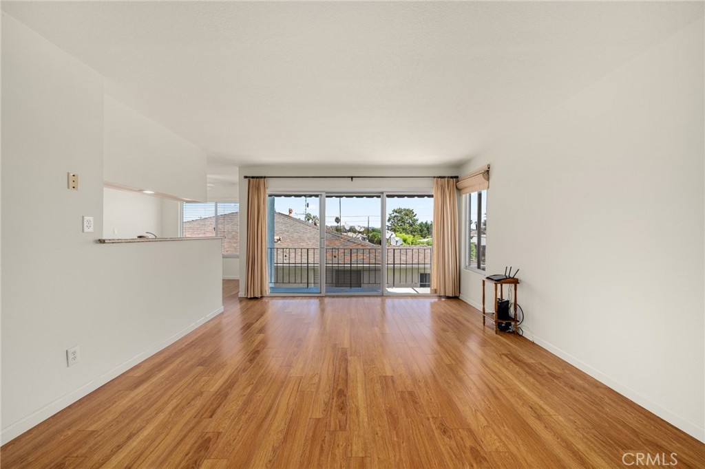 372 Carroll Park E 305