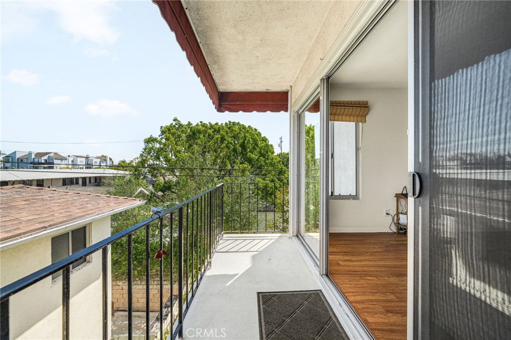 372 Carroll Park E 305