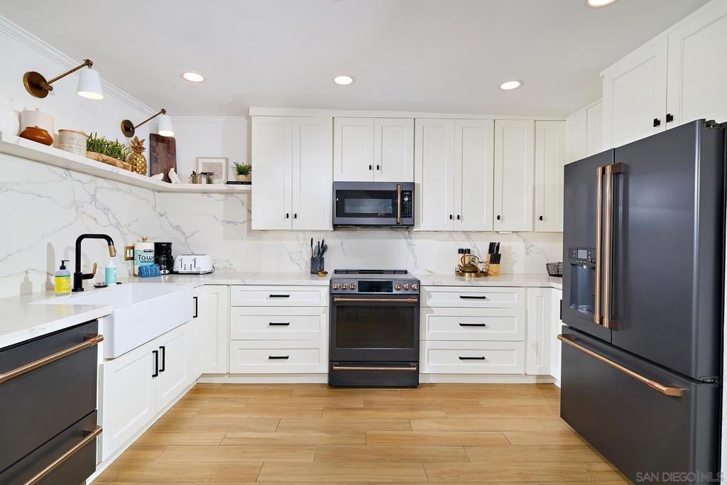 999 N Pacific St G321