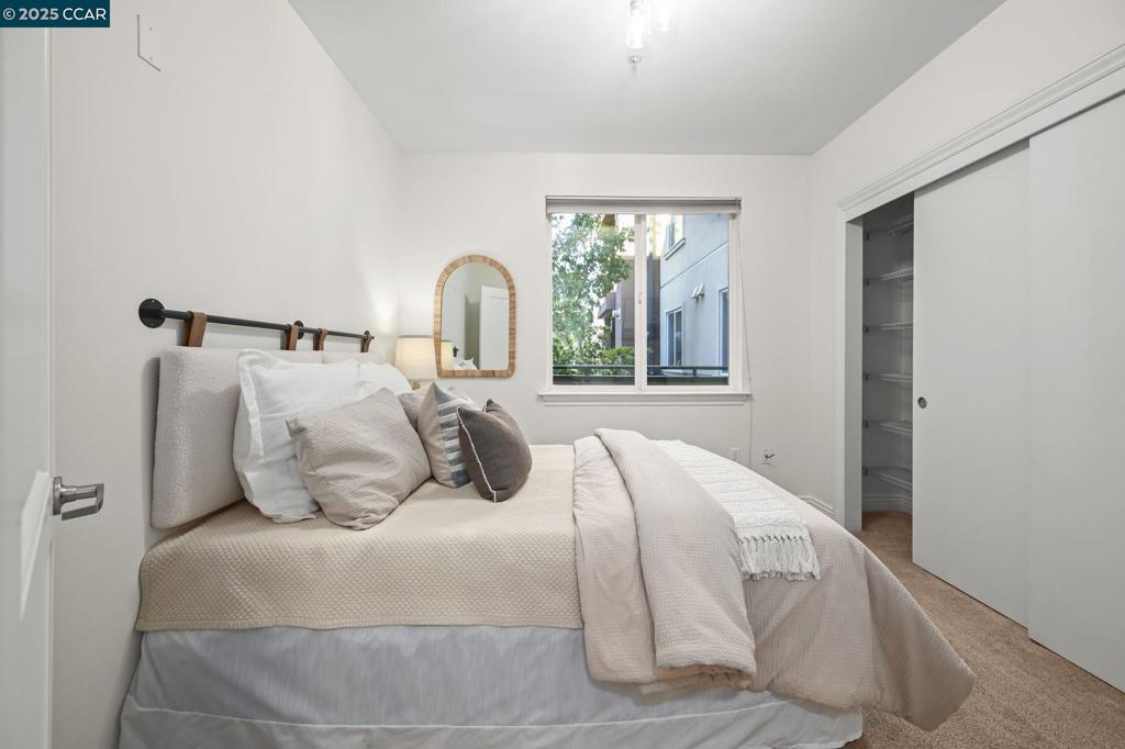 CREEKSIDE - Residential