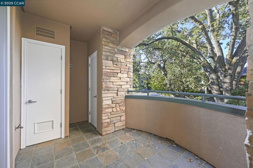 CREEKSIDE - Residential