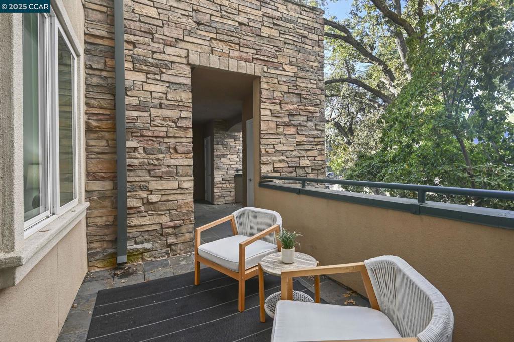 CREEKSIDE - Residential