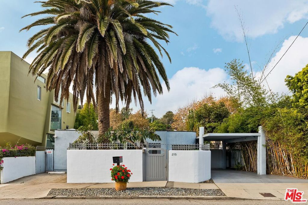 Photo of 215 Entrada Drive, Santa Monica, CA 90402 (MLS # 26642901)