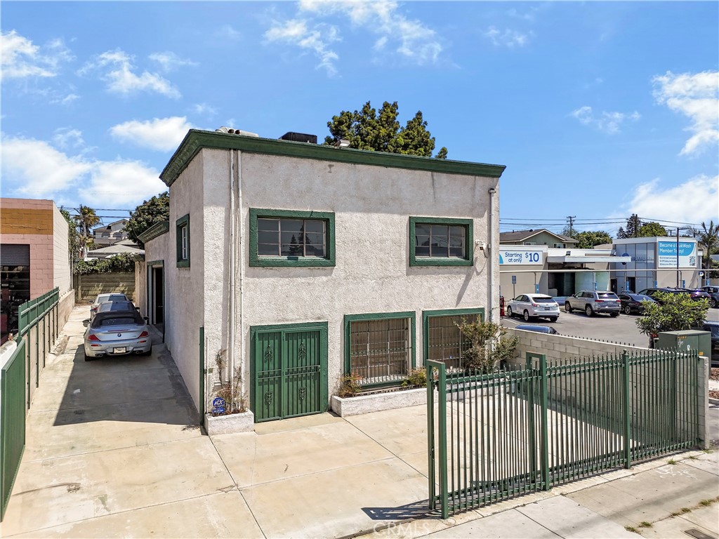 4667 Rosecrans Avenue