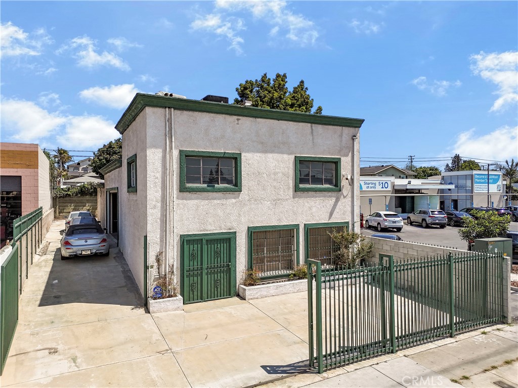 4667 Rosecrans Avenue