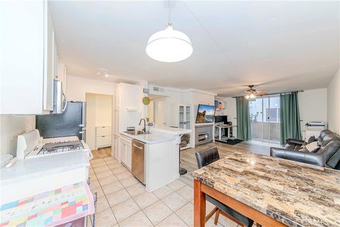 Photo of 421 S La Fayette Park Pl Pl #427, Los Angeles, CA 90057 (MLS # PW25219969)