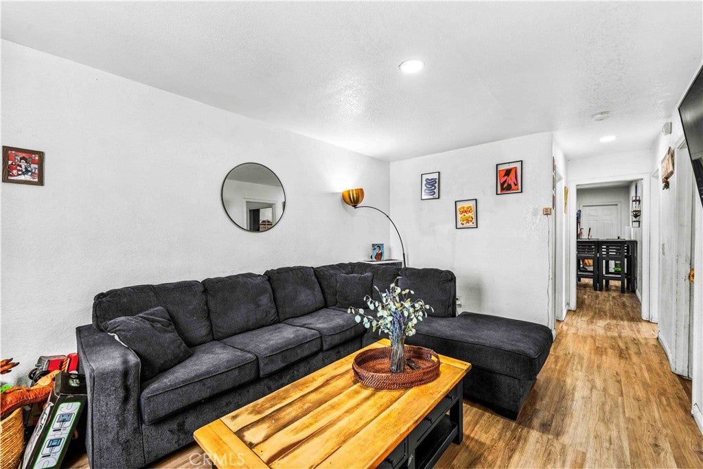 1689 E 109th St St, Los Angeles CA 90059